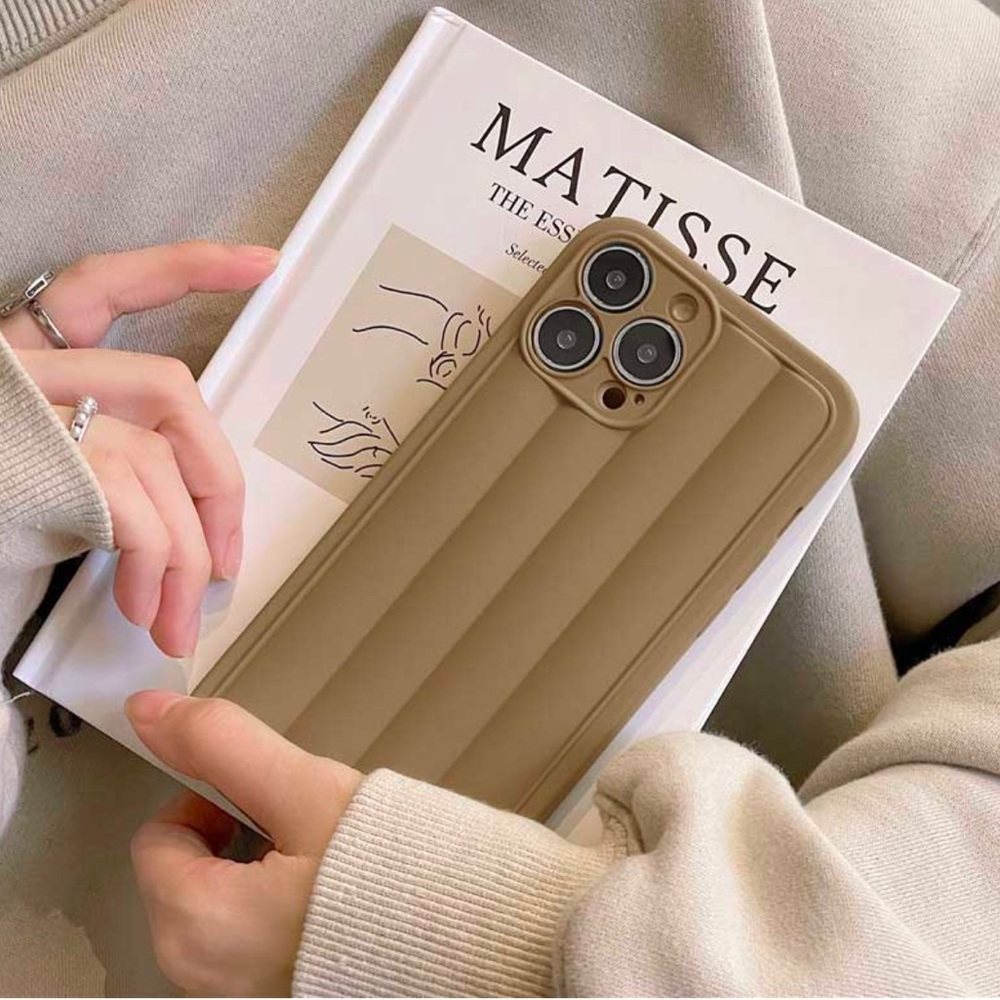 BRAND NEW iPhone 14 Pro phone case from Auramma - Roman Stripes Plain